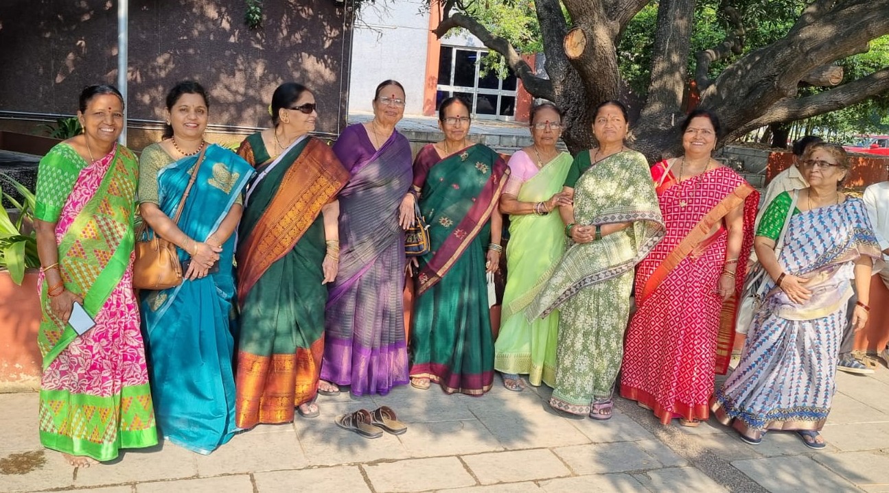 Group photo of women participants near big Ganesha.jpeg